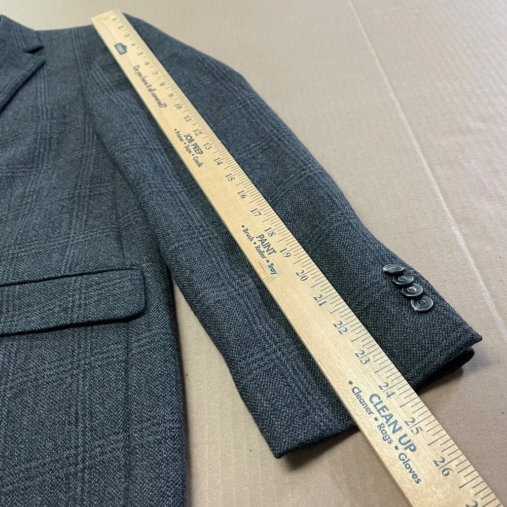 Jos A Bank Men's 1905 Blazer Jacket Size 44 R Gray Plaid 100% Wool Paisley Lined
